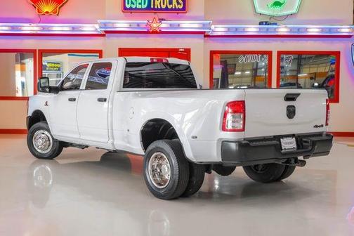 2023 RAM 3500 Tradesman Crew Cab 4x4 8' Box