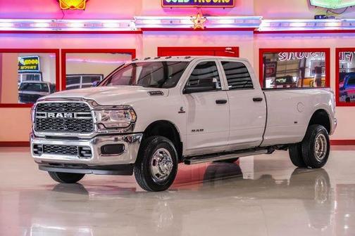 2022 RAM 3500 Tradesman Crew Cab 4x4 8' Box
