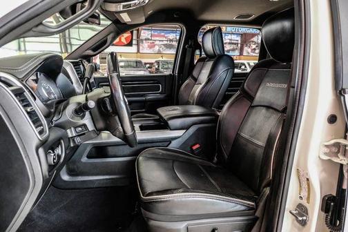 2020 RAM 3500 Laramie Crew Cab 4x4 8' Box