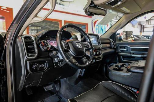 2019 RAM 3500 Laramie Crew Cab 4x4 8' Box