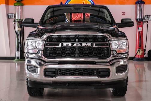 2020 RAM 2500 Tradesman Crew Cab 4X4 6'4' Box