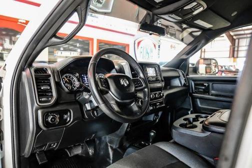 2022 RAM 2500 Tradesman Crew Cab 4x4 6'4' Box