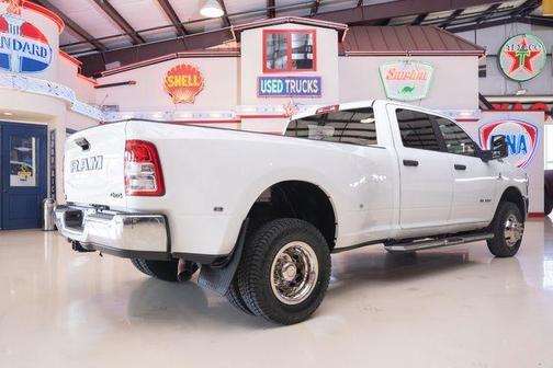 2024 RAM 3500 Big Horn Crew Cab 4x4 8' Box