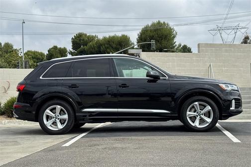 2021 Audi Q7 45 Premium Plus
