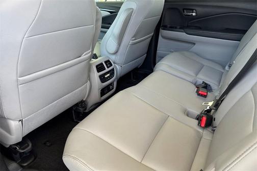 2019 Honda Pilot Touring 8-Passenger
