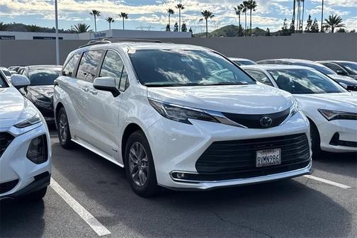 2021 Toyota Sienna XLE