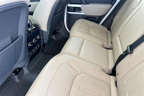 2022 Land Rover Defender 110 SE