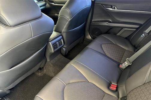 2022 Toyota Camry Hybrid XSE