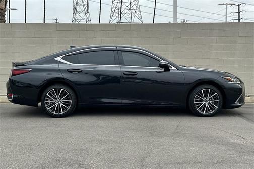 2025 Lexus ES 300h Base