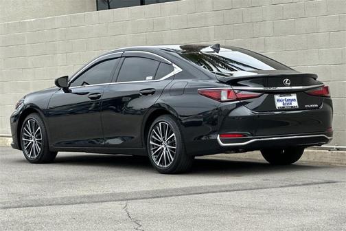 2025 Lexus ES 300h Base