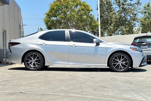 2024 Toyota Camry Hybrid SE