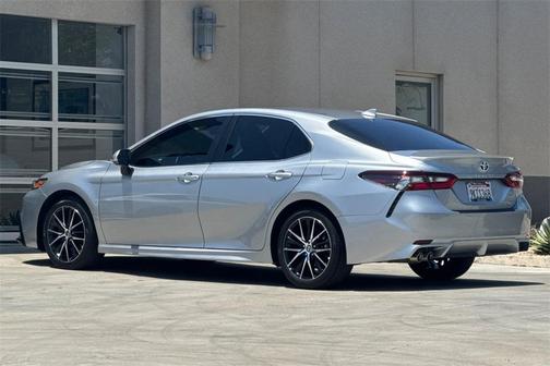 2024 Toyota Camry Hybrid SE