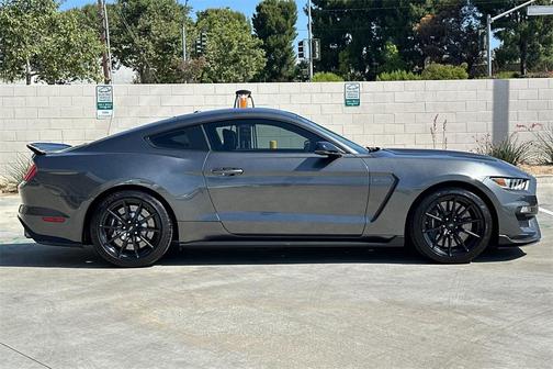 2017 Ford Shelby GT350 Base