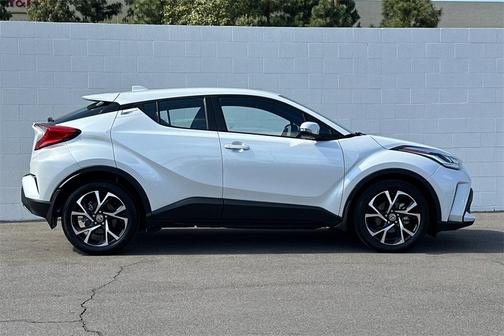 2022 Toyota C-HR XLE