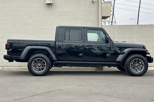 2022 Jeep Gladiator Overland