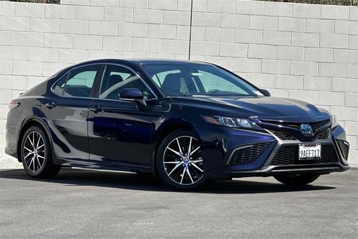 2022 Toyota Camry Hybrid SE
