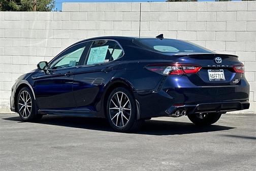 2022 Toyota Camry Hybrid SE