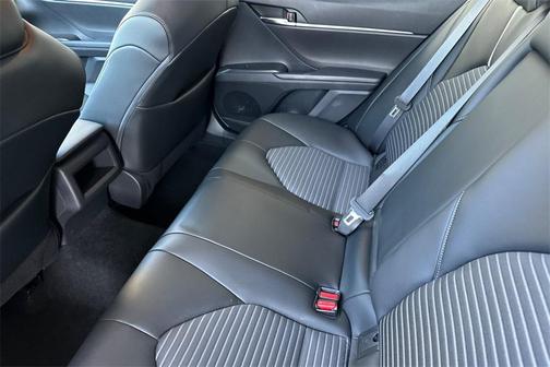 2022 Toyota Camry Hybrid SE