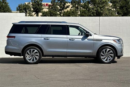 2023 Lincoln Navigator L Reserve