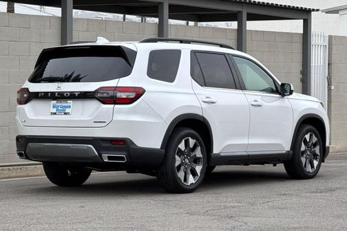 Platinum White Pearl 2026 Honda Pilot Touring