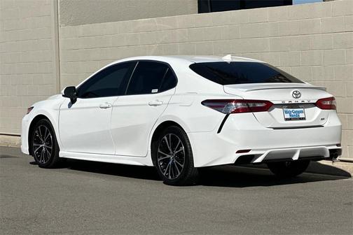 2020 Toyota Camry SE