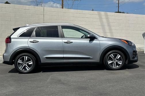 2022 Kia Niro LXS