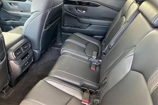 2023 Honda Pilot EX-L 8-Passenger