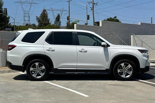 2023 Honda Pilot EX-L 8-Passenger