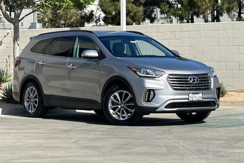 2017 Hyundai SANTA FE SE