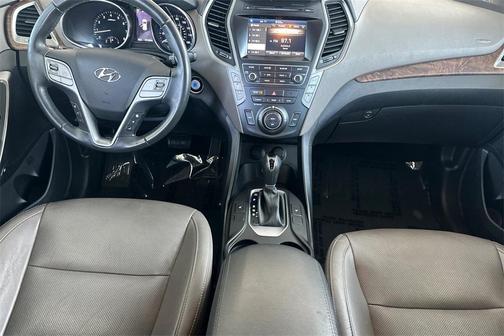 2017 Hyundai SANTA FE SE