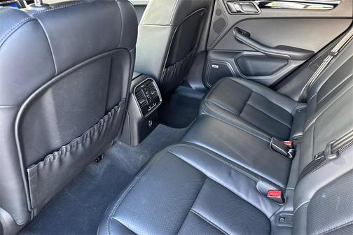 2020 Porsche Macan Base