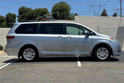 2017 Toyota Sienna XLE