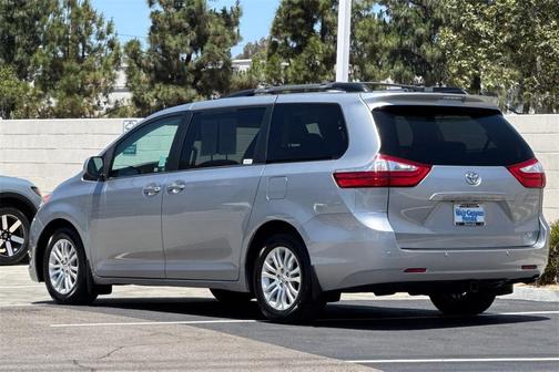 2017 Toyota Sienna XLE