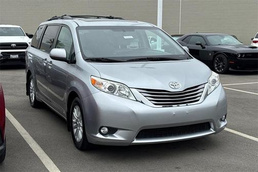 2017 Toyota Sienna XLE
