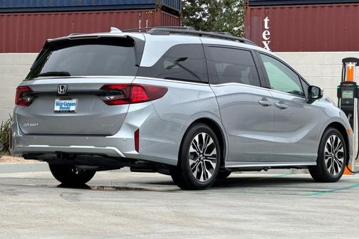Solar Silver Metallic 2026 Honda Odyssey Elite