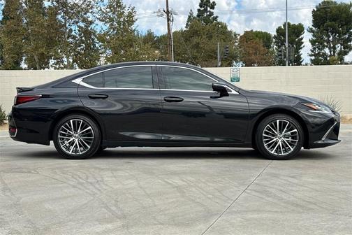 2025 Lexus ES 300h Base