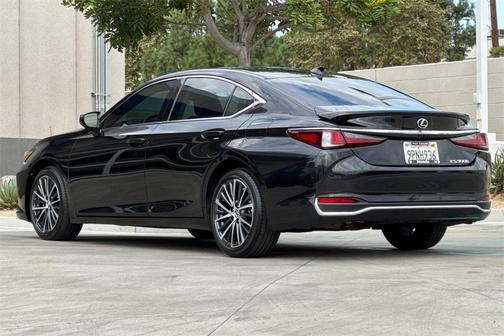 2025 Lexus ES 300h Base
