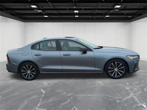 2021 Volvo S60 T5 Momentum
