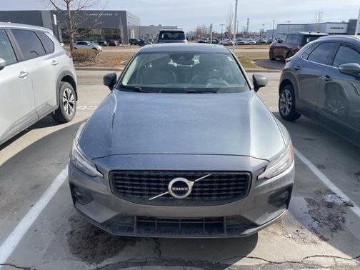 2021 Volvo S60 T5 Momentum