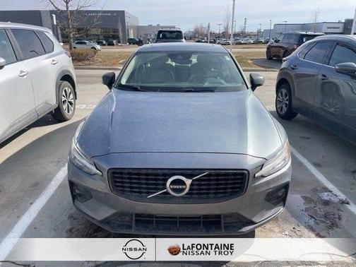 2021 Volvo S60 T5 Momentum
