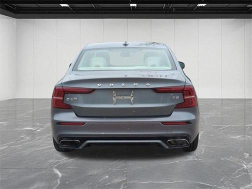 2021 Volvo S60 T5 Momentum