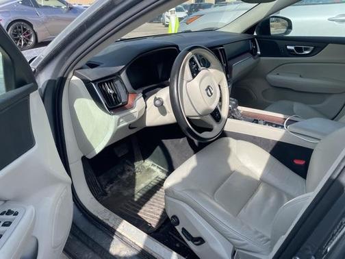 2021 Volvo S60 T5 Momentum
