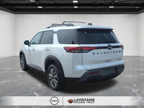 Everest White P 2026 Nissan Pathfinder SL