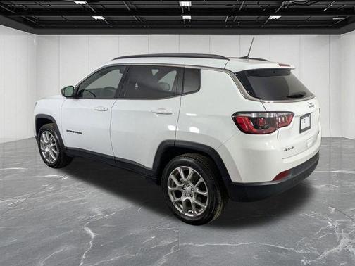 Bright White Clearcoat 2023 Jeep Compass Latitude Lux
