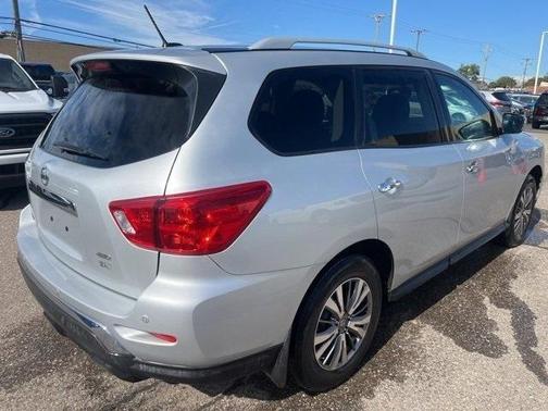 2018 Nissan Pathfinder SV