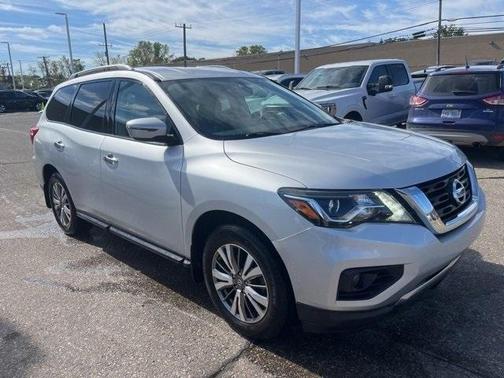 2018 Nissan Pathfinder SV
