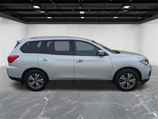 2018 Nissan Pathfinder SV
