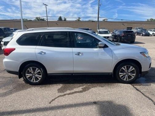 2018 Nissan Pathfinder SV