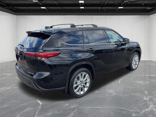 Midnight Black Metallic 2023 Toyota Highlander Limited