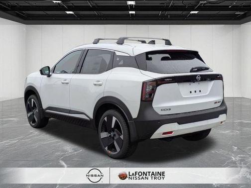 Aspen White Tri 2026 Nissan Kicks SR